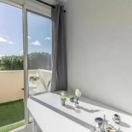 Apartment : Jolie Tres Calme *